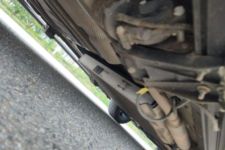 Used Landian E5 2023 1.5L DE-i 100KM Zhenxiang Edition 7-Seater Chassis Rear Right