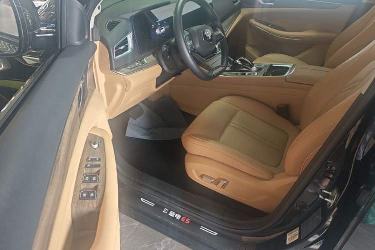Used Landian E5 2023 1.5L DE-i 100KM Zhenxiang Edition 7-Seater Driver Seat