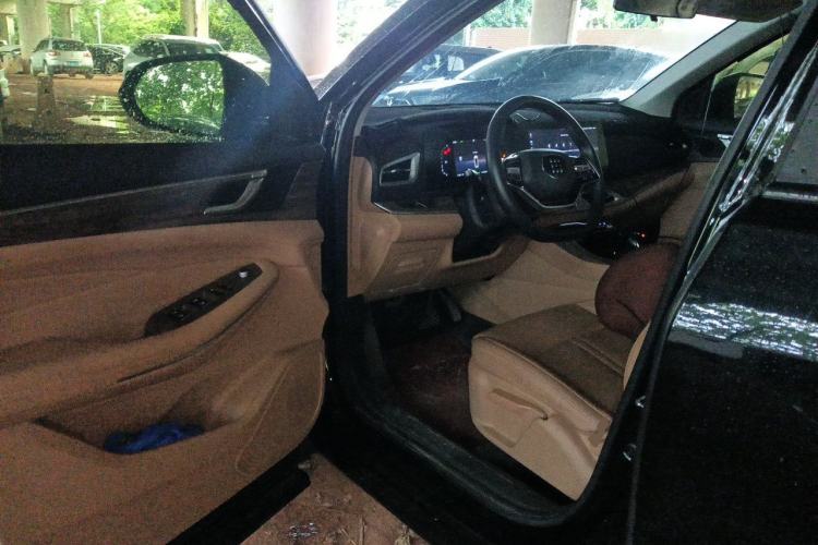 Used Landian E5 2023 1.5L DE-i 100KM Comfort Edition 7-Seater Driver Seat