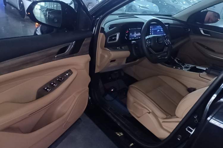 Used Landian E5 2023 1.5L DE-i 100KM Comfort Edition 7-Seater Driver Seat