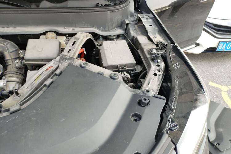 Used Landian E5 2023 1.5L DE-i 100KM Comfort Edition 7-Seater Engine Bay Left