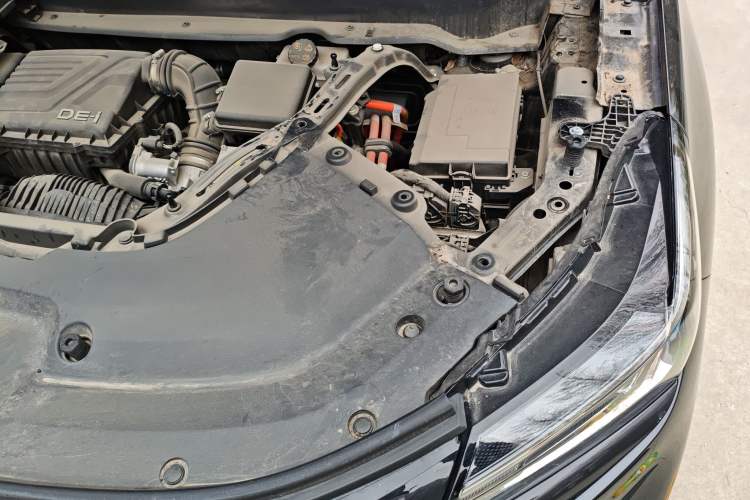 Used Landian E5 2023 1.5L DE-i 100KM Zhenxiang Edition 7-Seater Engine Bay Left