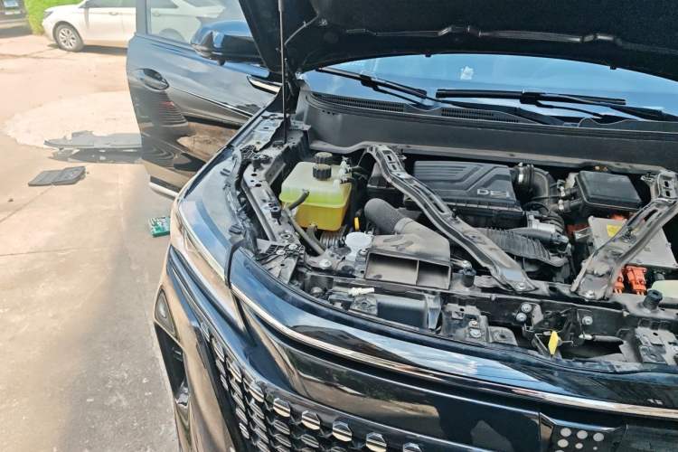 Used Landian E5 2023 1.5L DE-i 100KM Comfort Edition 7-Seater Engine Bay Right
