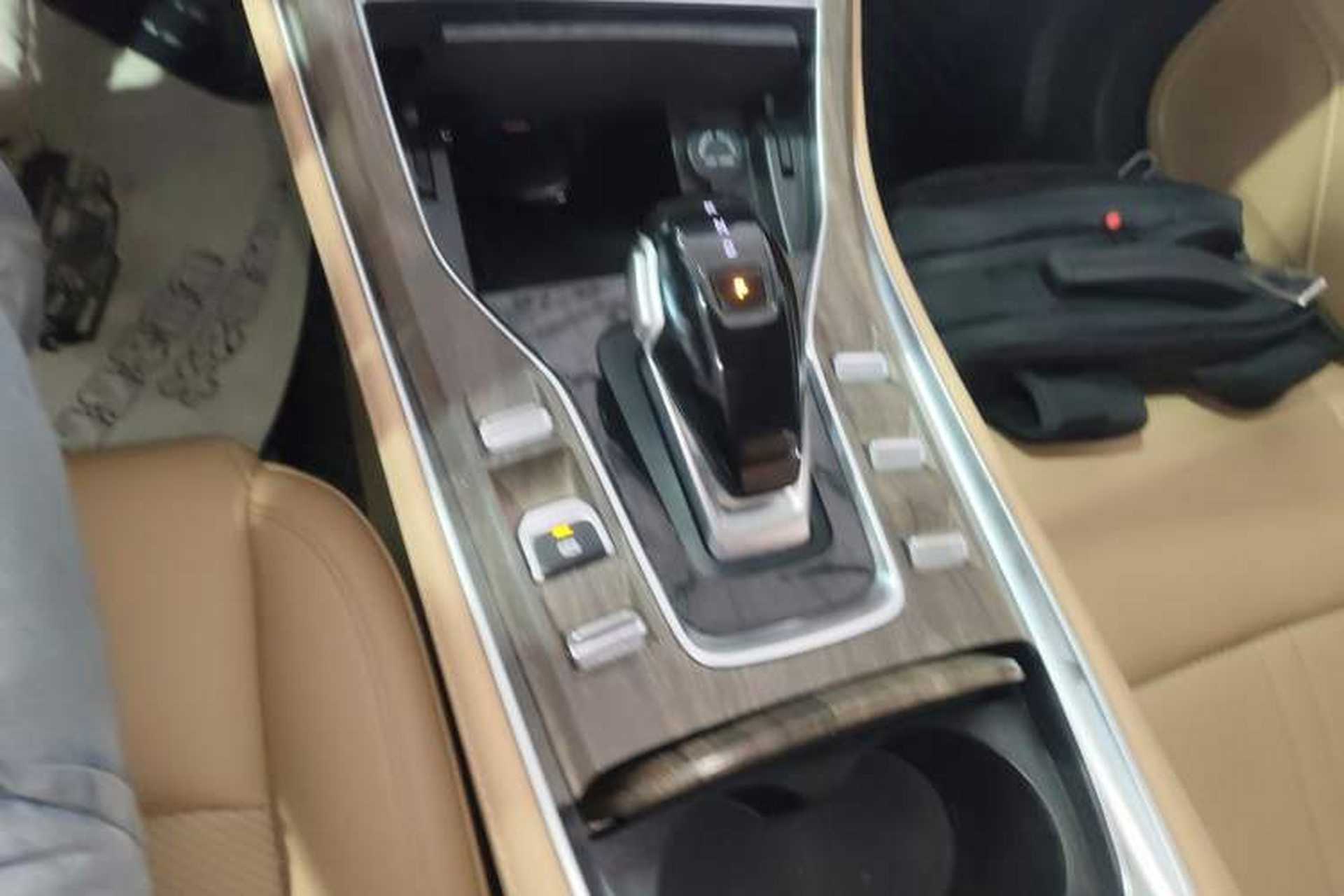 Used Landian E5 2023 1.5L DE-i 100KM Zhenxiang Edition 7-Seater Gear Lever
