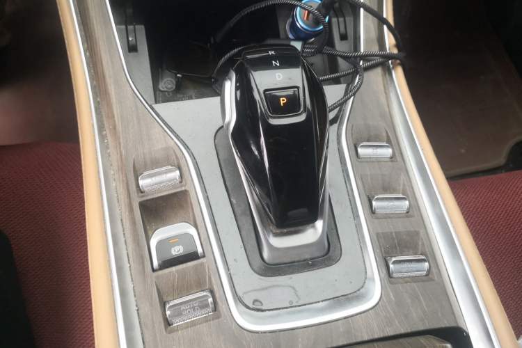 Used Landian E5 2023 1.5L DE-i 100KM Zhenxiang Edition 7-Seater Gear Lever