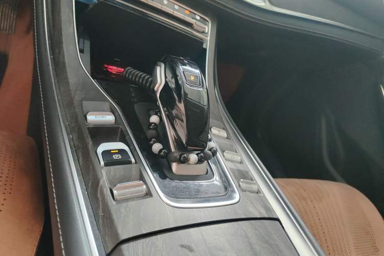 Used Landian E5 2023 1.5L DE-i 100KM Comfort Edition 7-Seater Gear Lever