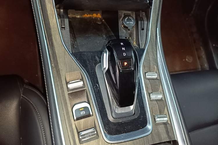 Used Landian E5 2023 1.5L DE-i 100KM Comfort Edition 7-Seater Gear Lever