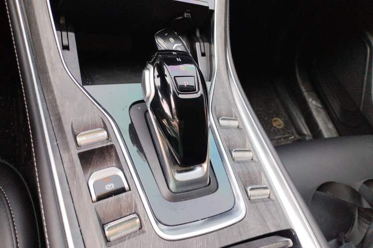 Used Landian E5 2023 1.5L DE-i 100KM Comfort Edition 7-Seater Gear Lever