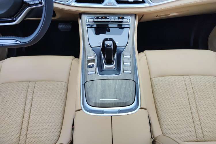 Used Landian E5 2023 1.5L DE-i 110KM Flagship 7-Seater Gear Lever