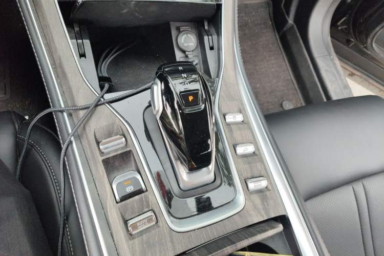 Used Landian E5 2023 1.5L DE-i 100KM Zhenxiang Edition 7-Seater Gear Lever