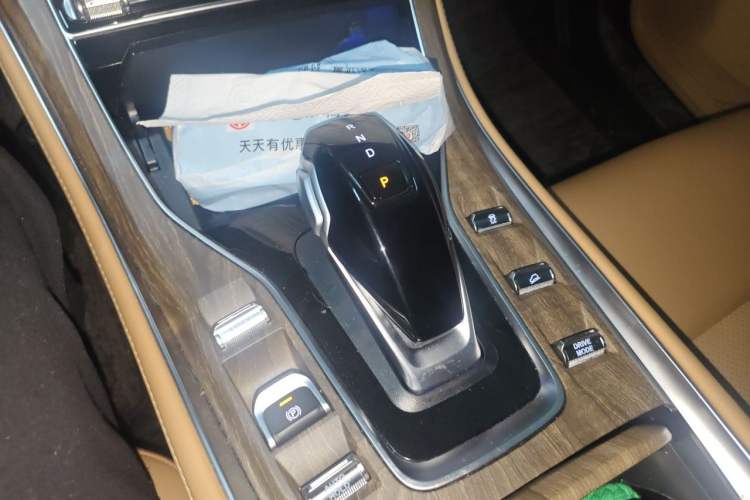 Used Landian E5 2023 1.5L DE-i 100KM Zhenxiang Edition 7-Seater Gear Lever