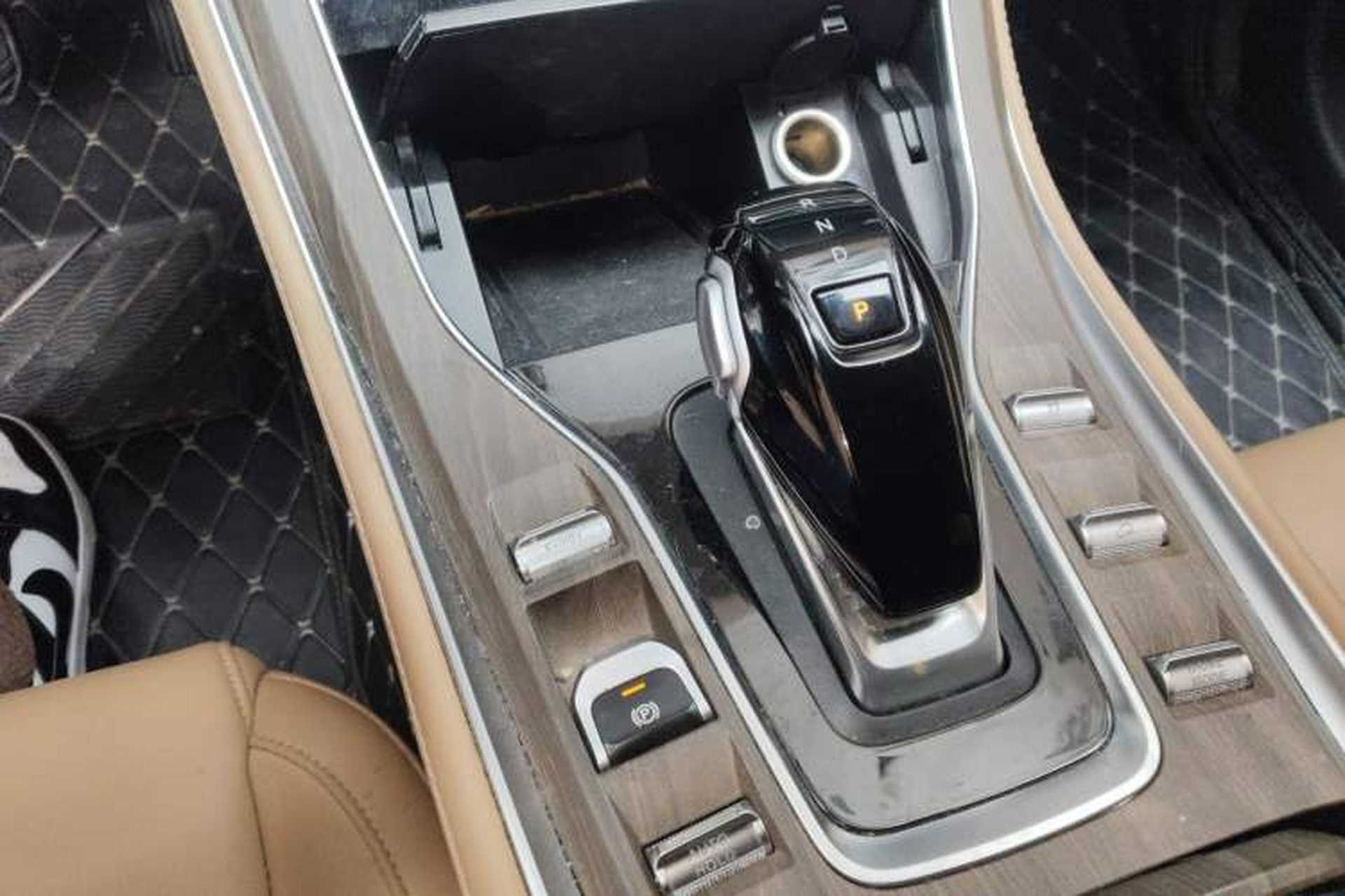 Used Landian E5 2023 1.5L DE-i 100KM Zhenxiang Edition 7-Seater Gear Lever
