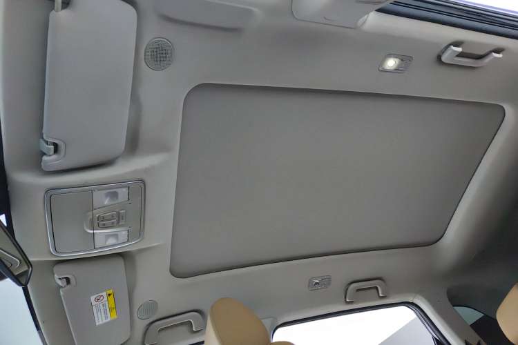 Used Landian E5 2023 1.5L DE-i 110KM Flagship 7-Seater Headliner