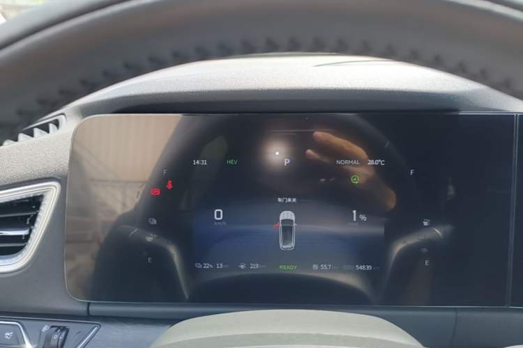 Used Landian E5 2023 1.5L DE-i 100KM Comfort Edition 7-Seater Instrument Cluster
