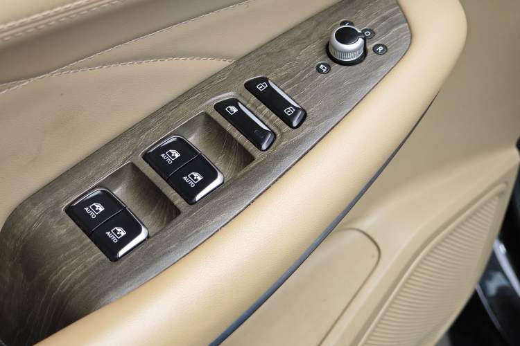 Used Landian E5 2023 1.5L DE-i 100KM Comfort Edition 7-Seater Interior 11