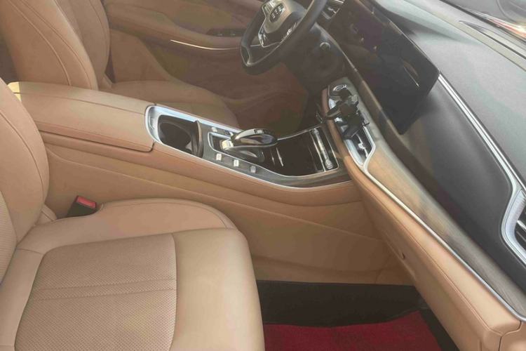 Used Landian E5 2023 1.5L DE-i 100KM Zhenxiang Edition 7-Seater Interior 2