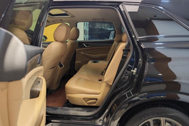 Used Landian E5 2023 1.5L DE-i 100KM Comfort Edition 7-Seater Interior 2