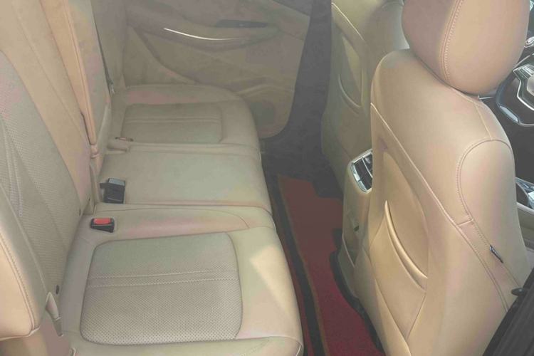 Used Landian E5 2023 1.5L DE-i 100KM Zhenxiang Edition 7-Seater Interior 3