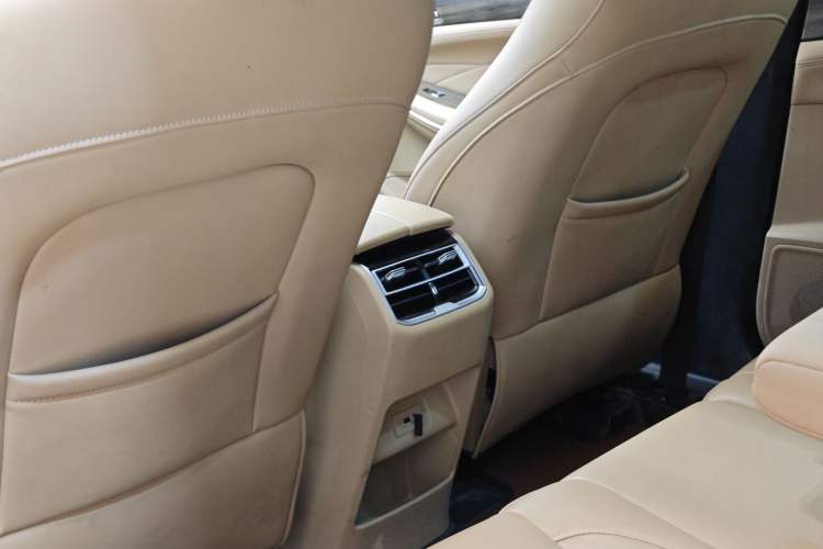 Used Landian E5 2023 1.5L DE-i 100KM Comfort Edition 7-Seater Interior 4