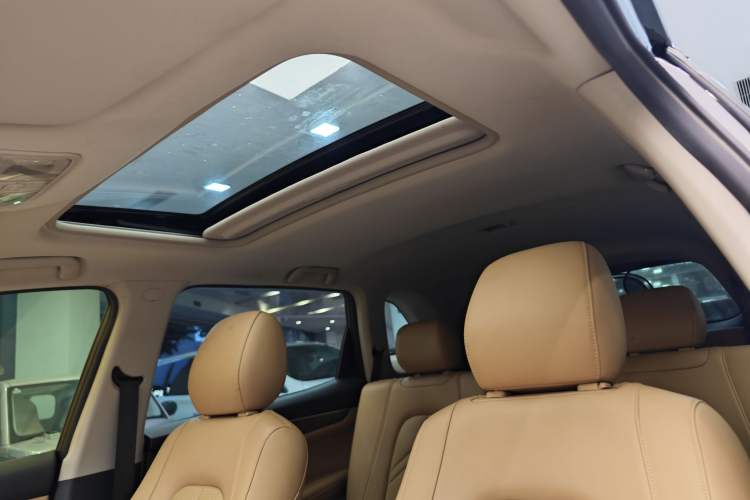 Used Landian E5 2023 1.5L DE-i 100KM Comfort Edition 7-Seater Interior 9