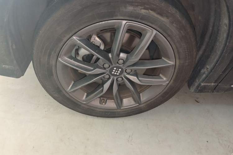 Used Landian E5 2023 1.5L DE-i 100KM Comfort Edition 7-Seater Left Front Wheel Hub