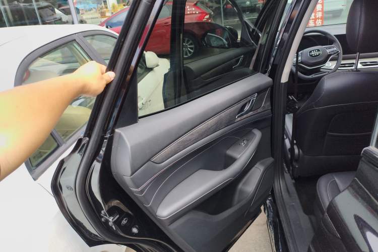 Used Landian E5 2023 1.5L DE-i 100KM Comfort Edition 7-Seater Left Rear Door Interior