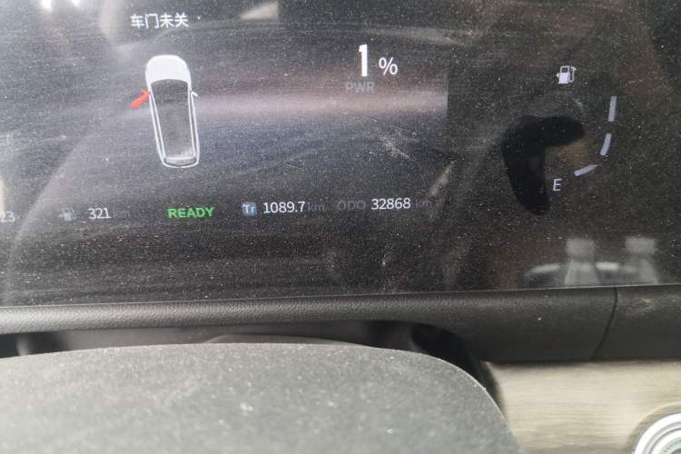 Used Landian E5 2023 1.5L DE-i 100KM Zhenxiang Edition 7-Seater Odometer Close Up