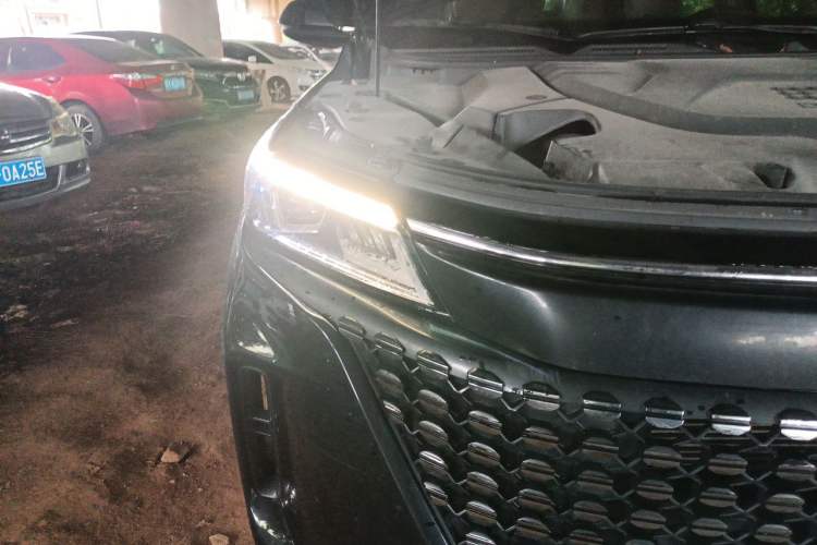 Used Landian E5 2023 1.5L DE-i 100KM Comfort Edition 7-Seater Right Front Headlight