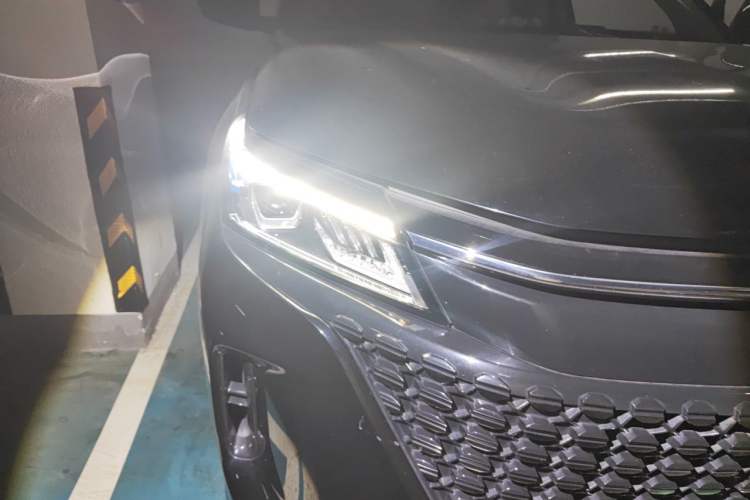 Used Landian E5 2023 1.5L DE-i 100KM Comfort Edition 7-Seater Right Front Headlight