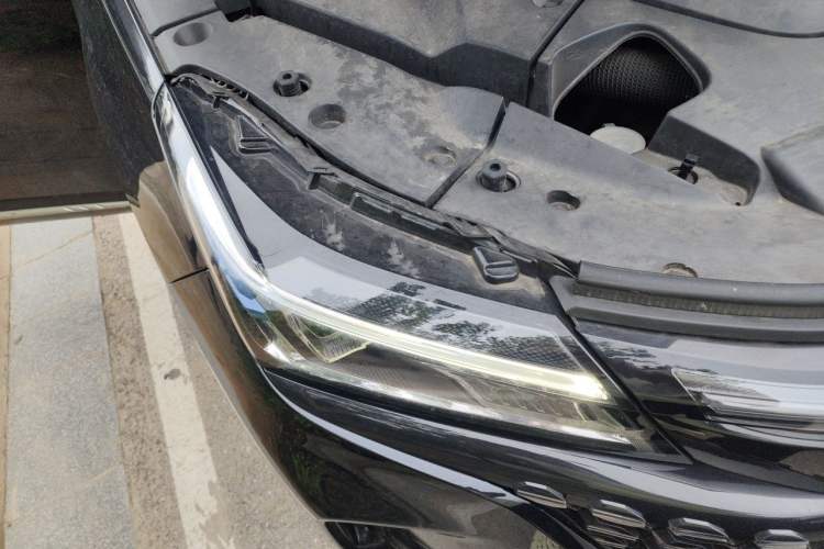 Used Landian E5 2023 1.5L DE-i 100KM Zhenxiang Edition 7-Seater Right Front Headlight