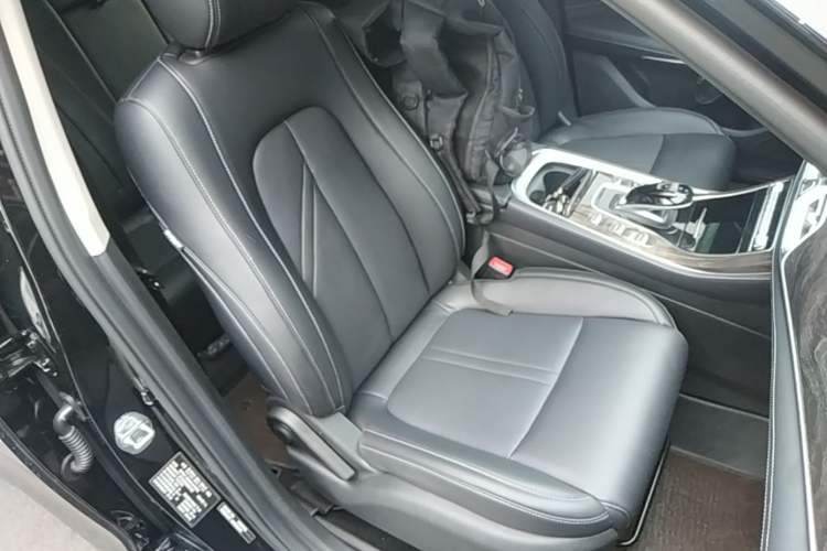Used Landian E5 2023 1.5L DE-i 100KM Zhenxiang Edition 7-Seater Right Front Seat