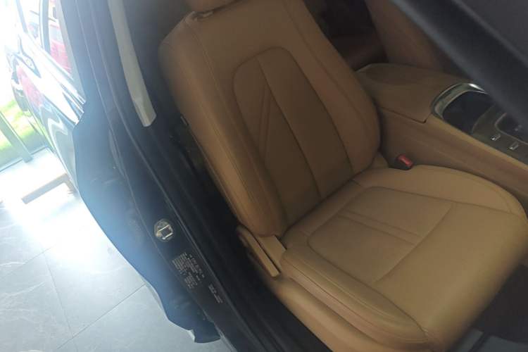 Used Landian E5 2023 1.5L DE-i 100KM Zhenxiang Edition 7-Seater Right Front Seat