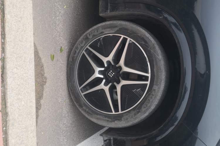 Used Landian E5 2023 1.5L DE-i 100KM Zhenxiang Edition 7-Seater Right Front Wheel Hub