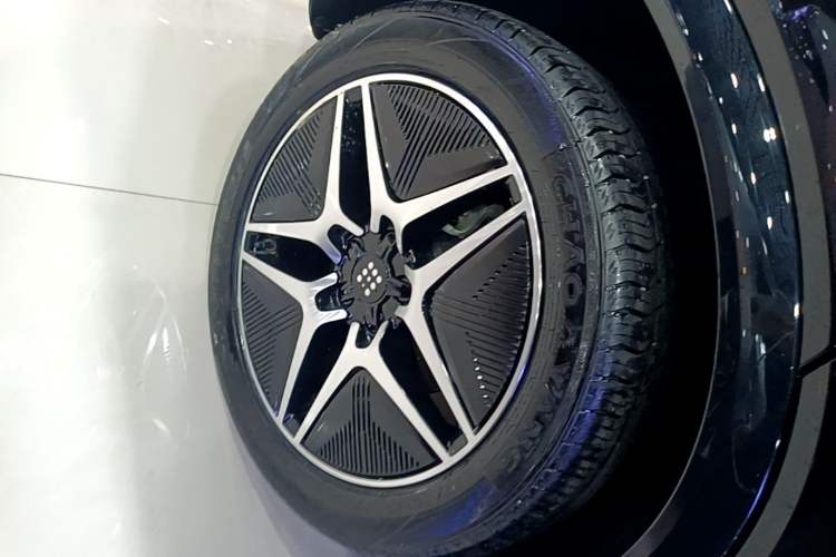 Used Landian E5 2023 1.5L DE-i 110KM Flagship 7-Seater Right Rear Wheel Hub
