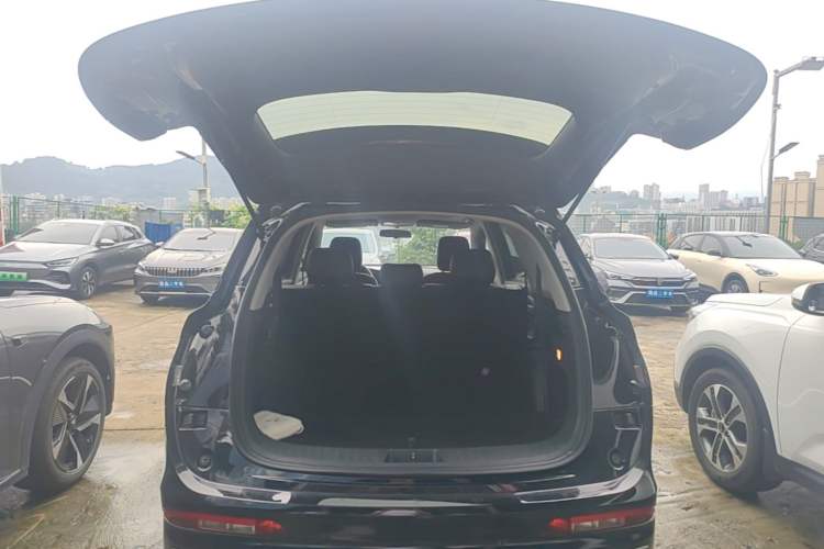 Used Landian E5 2023 1.5L DE-i 100KM Comfort Edition 7-Seater Trunk