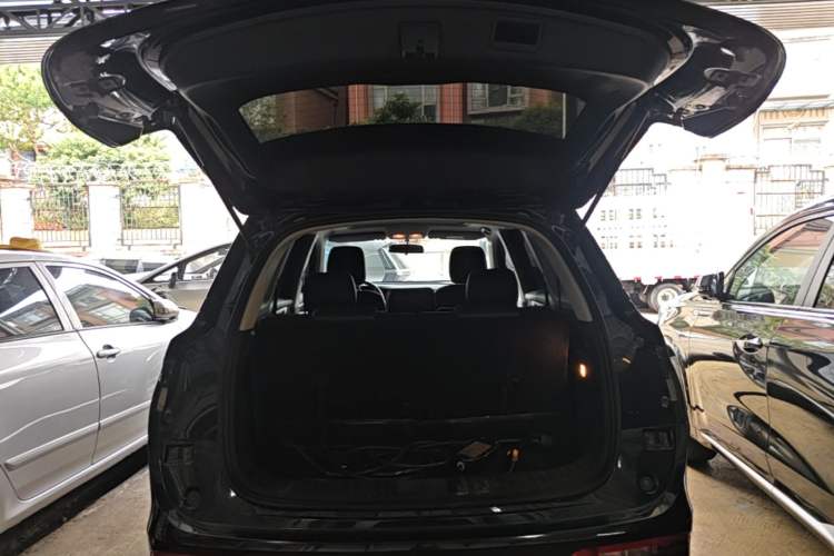 Used Landian E5 2023 1.5L DE-i 100KM Comfort Edition 7-Seater Trunk