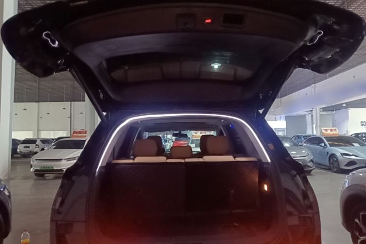 Used Landian E5 2023 1.5L DE-i 100KM Comfort Edition 7-Seater Trunk