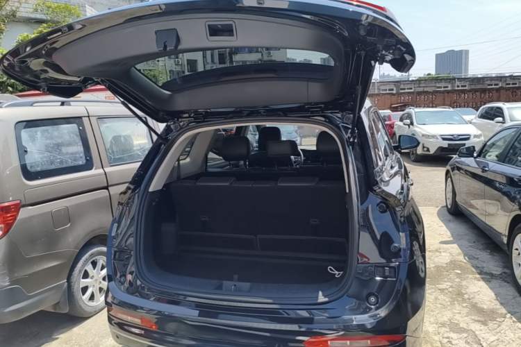 Used Landian E5 2023 1.5L DE-i 100KM Comfort Edition 7-Seater Trunk