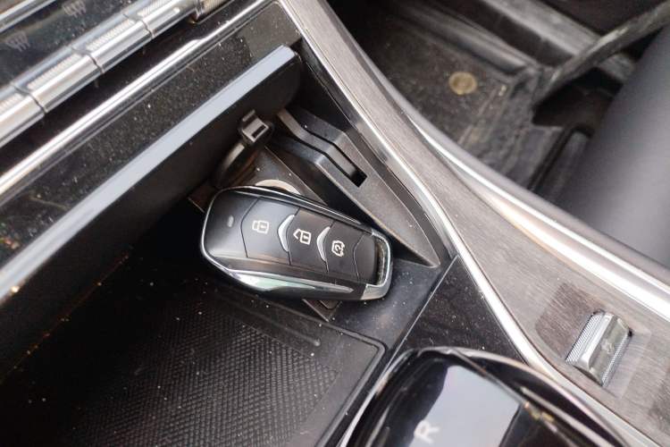 Used Landian E5 2023 1.5L DE-i 100KM Comfort Edition 7-Seater Vehicle Key