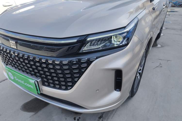 Used Landian E5 2023 1.5L DE-i 100KM Zhenxiang Edition 5-seater Left Front Headlight