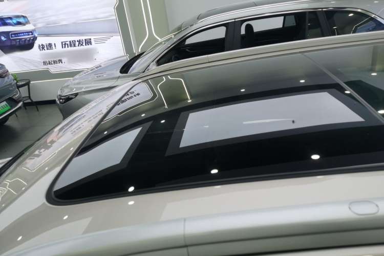 Used Landian E5 2023 1.5L DE-i 110 km Flagship Model 5 Seats Roof