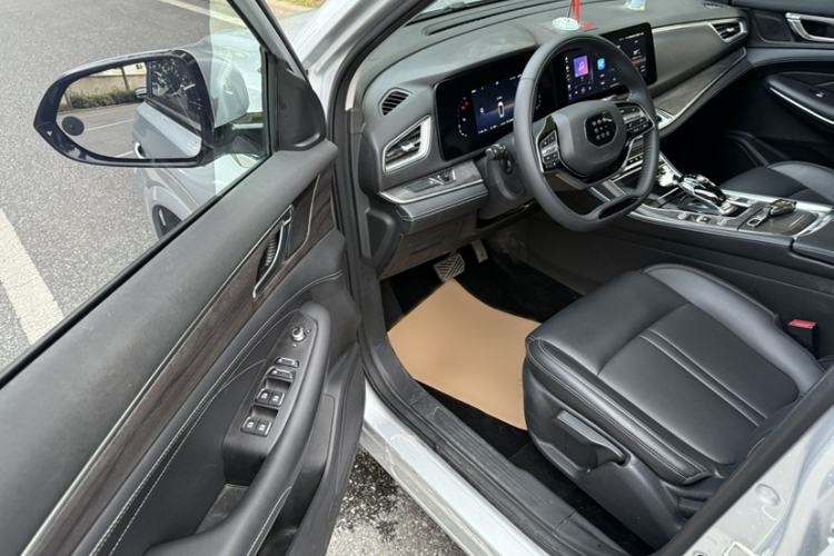 Used Landian E5 2023 1.5L DE-i 100KM Comfort Edition 7-Seater Interior 3
