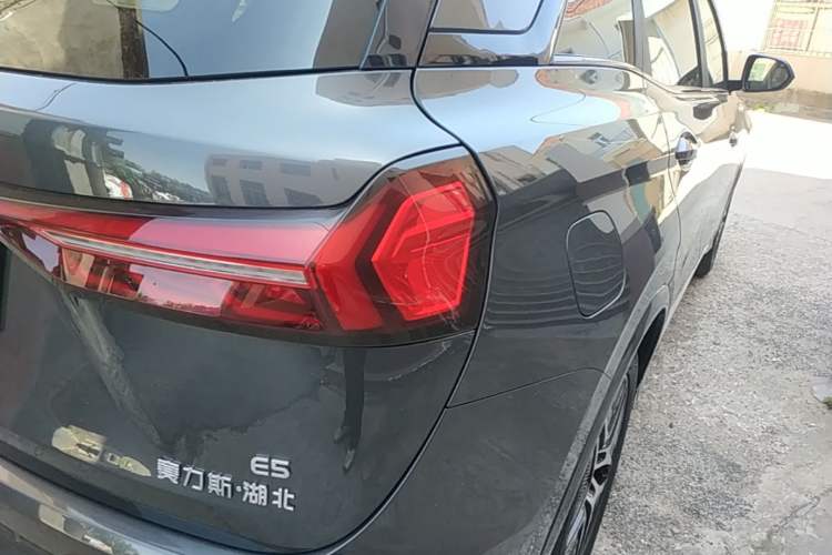 Used Landian E5 2023 1.5L DE-i 100KM Zhenxiang Edition 7-Seater Right Rear Taillight