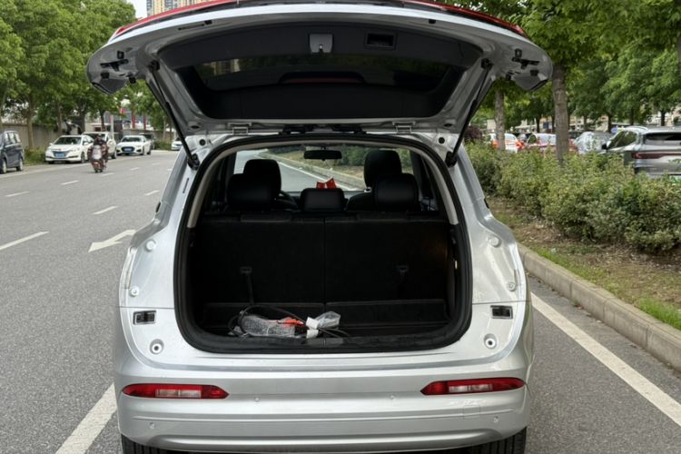 Used Landian E5 2023 1.5L DE-i 100KM Comfort Edition 7-Seater Trunk