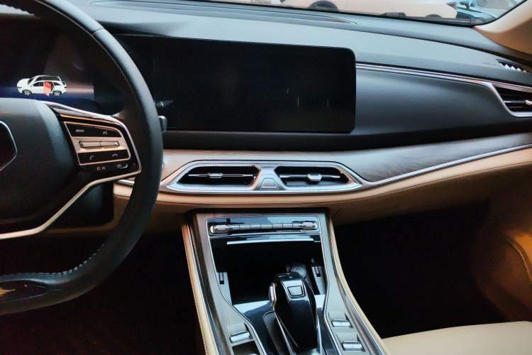Used Landian E5 2023 1.5L DE-i 100KM Comfort Edition 7-Seater Audio And AC Panel