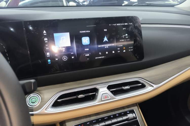 Used Landian E5 2023 1.5L DE-i 100KM Zhenxiang Edition 7-Seater Audio And AC Panel