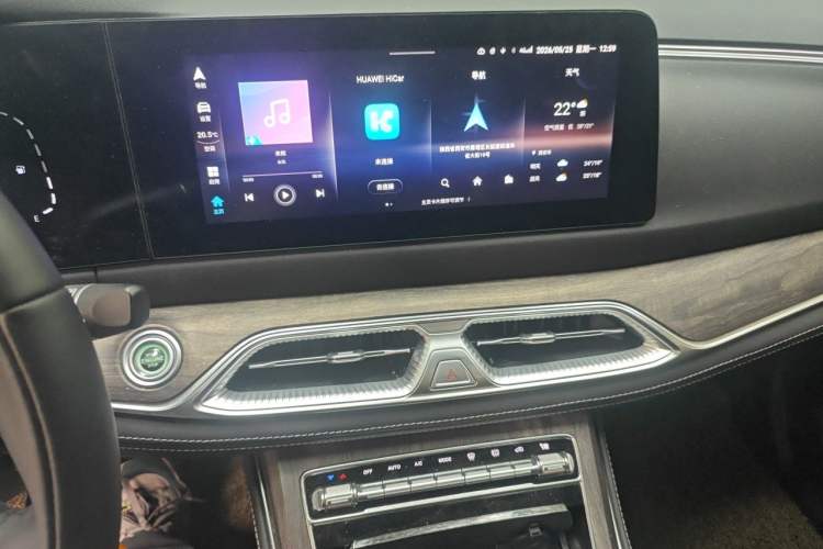Used Landian E5 2023 1.5L DE-i 100KM Zhenxiang Edition 5-seater Audio And AC Panel