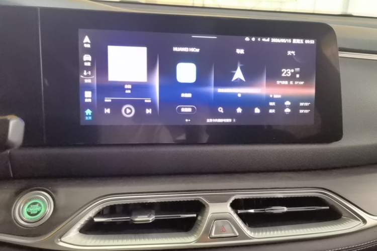 Used Landian E5 2023 1.5L DE-i 100KM Enjoyment Version 5 Seats Audio And AC Panel