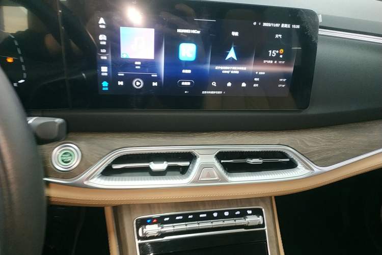 Used Landian E5 2023 1.5L DE-i 100KM Zhenxiang Edition 7-Seater Audio And AC Panel
