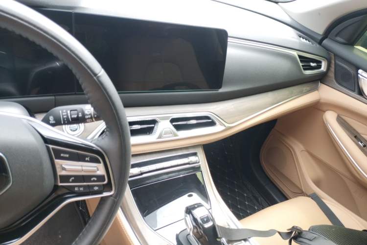 Used Landian E5 2023 1.5L DE-i 100KM Enjoyment Version 5 Seats Audio And AC Panel